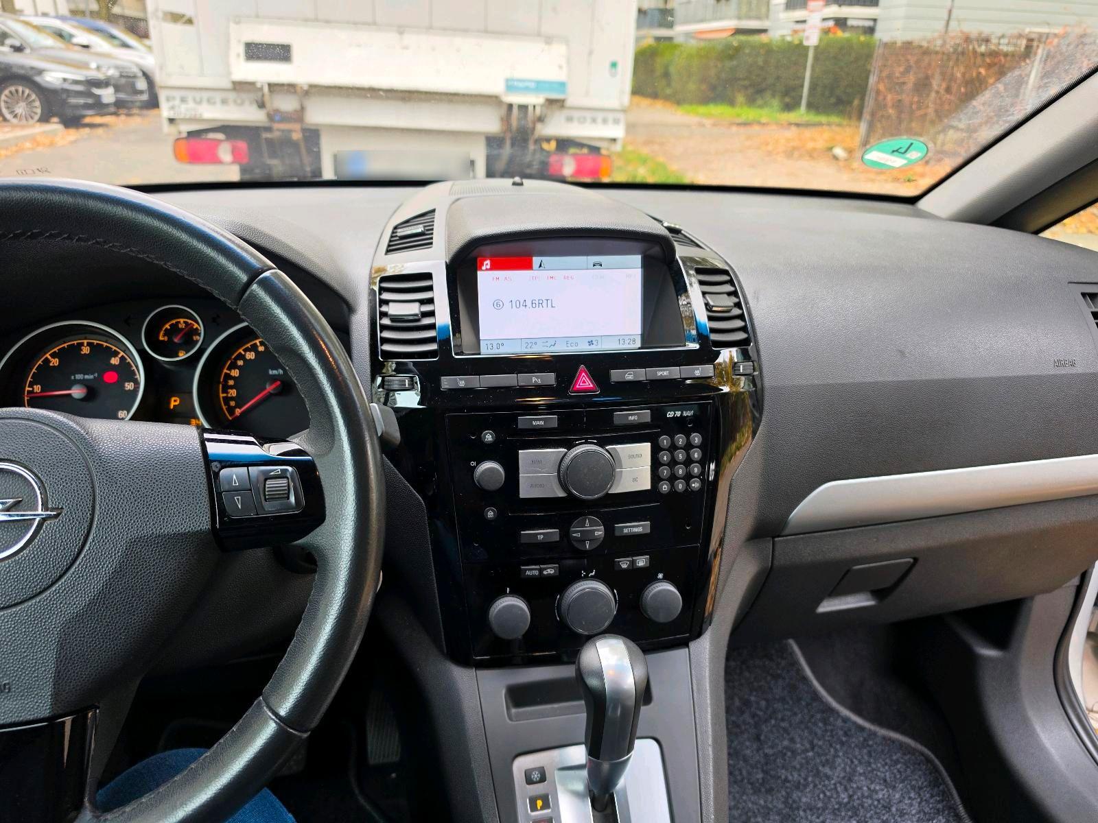 Opel Zafira 2010 — photo 12