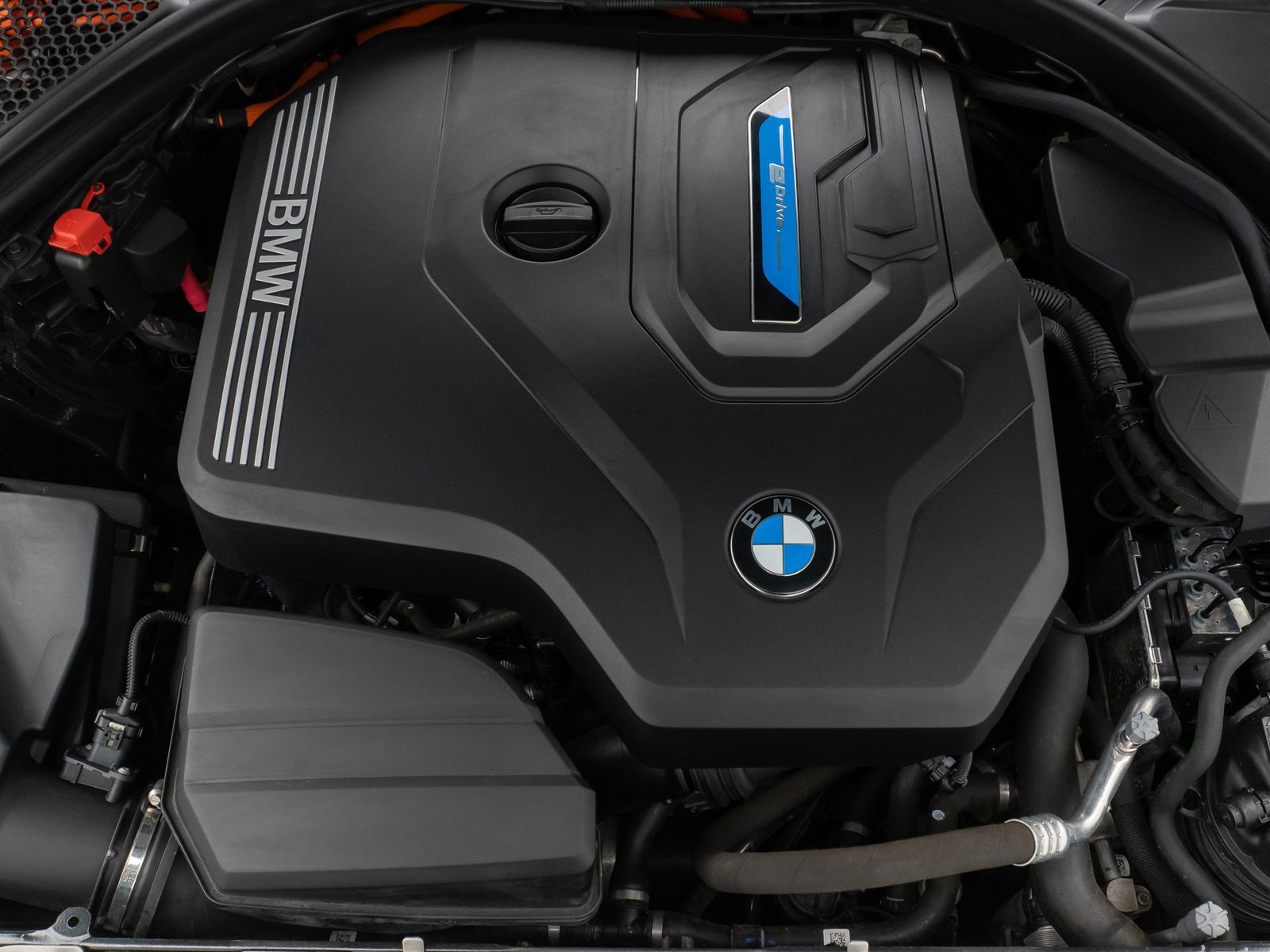 Fahrzeugabbildung BMW 320e M Sport HiFi DAB PDC Fernlichtassist 19Zoll