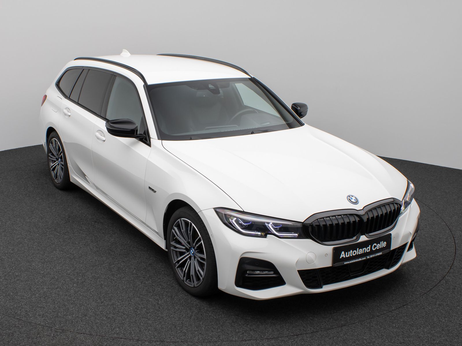 Fahrzeugabbildung BMW 330e M Sport Kamera Laser HUD HiFi AHK Stop&Go