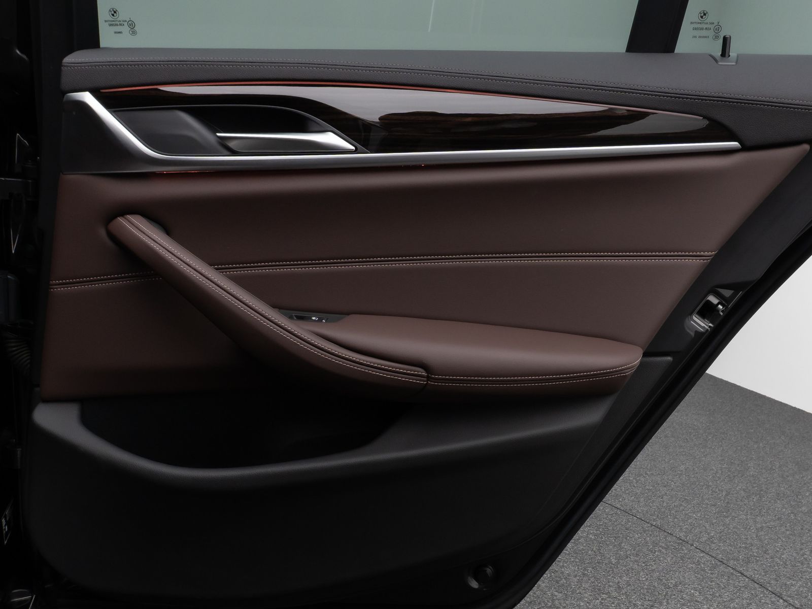 Fahrzeugabbildung BMW 530d xD Luxury Line Panorama HUD Individual 19Zl