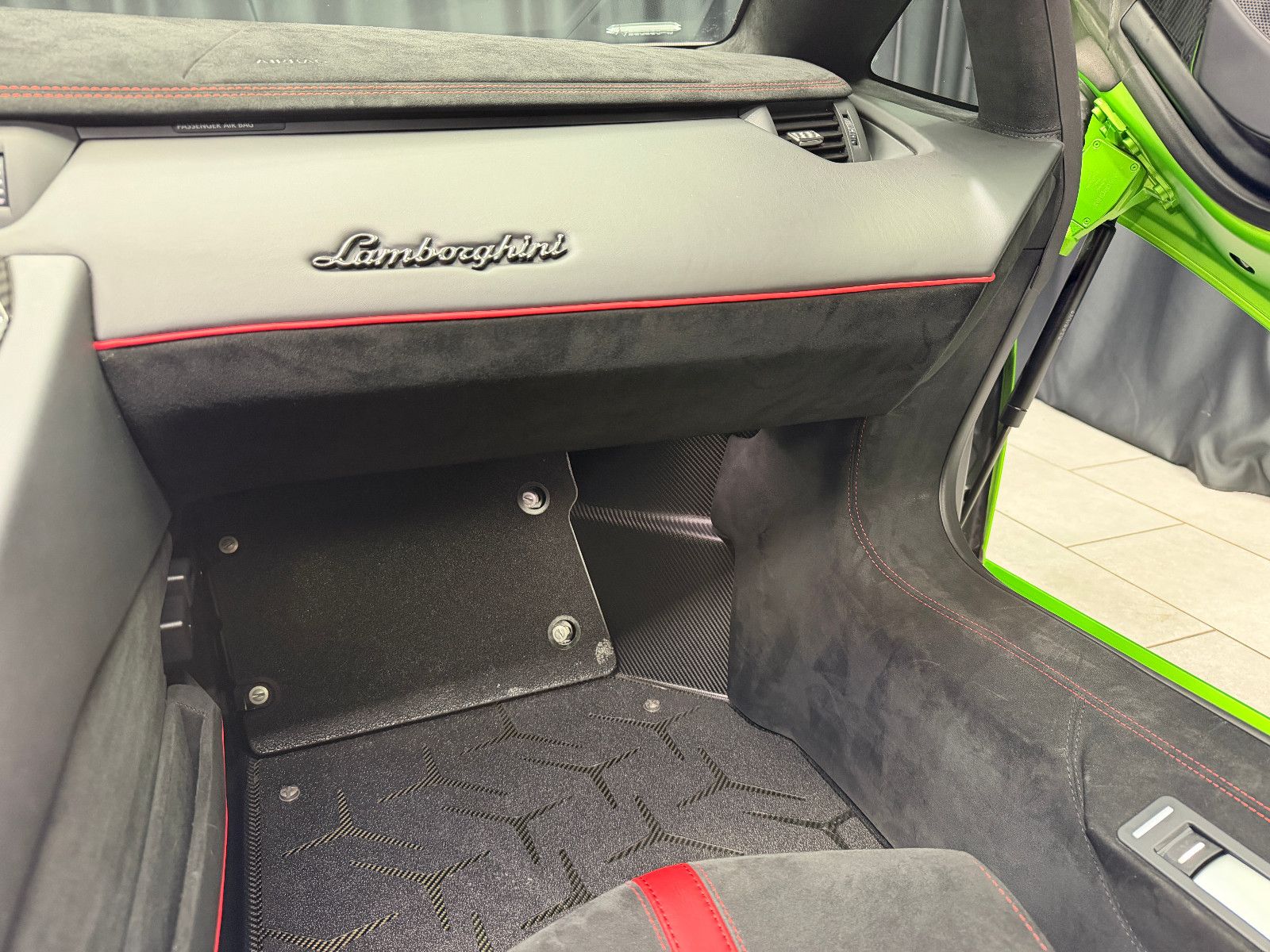 Fahrzeugabbildung Lamborghini Aventador SVJ | FULL CARBON|LIFT|SENSONUM|PPF|