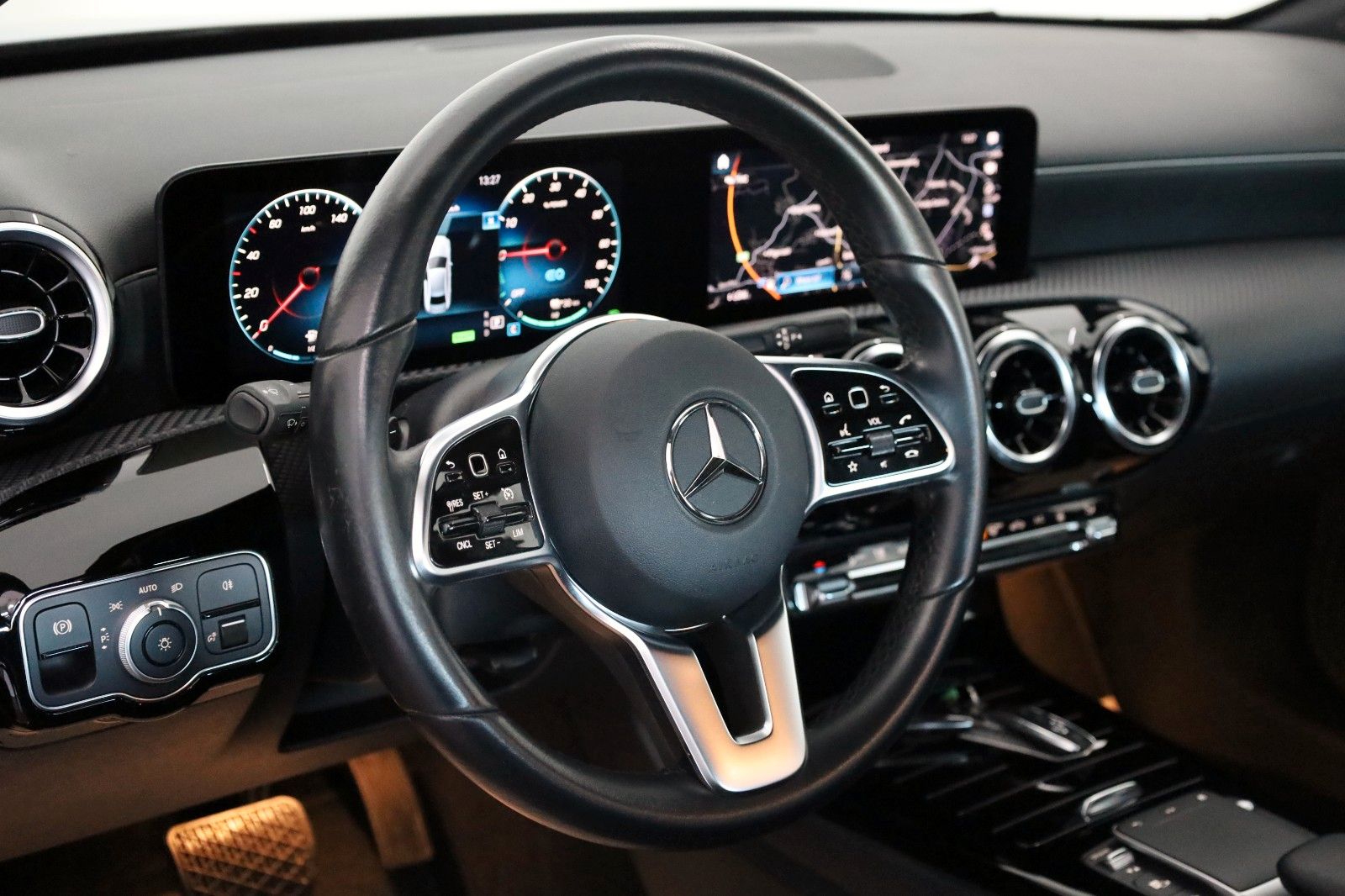 Fahrzeugabbildung Mercedes-Benz A 250 e Lim.Style,T.Leder,Navi,Kamera,CarPlay,SH