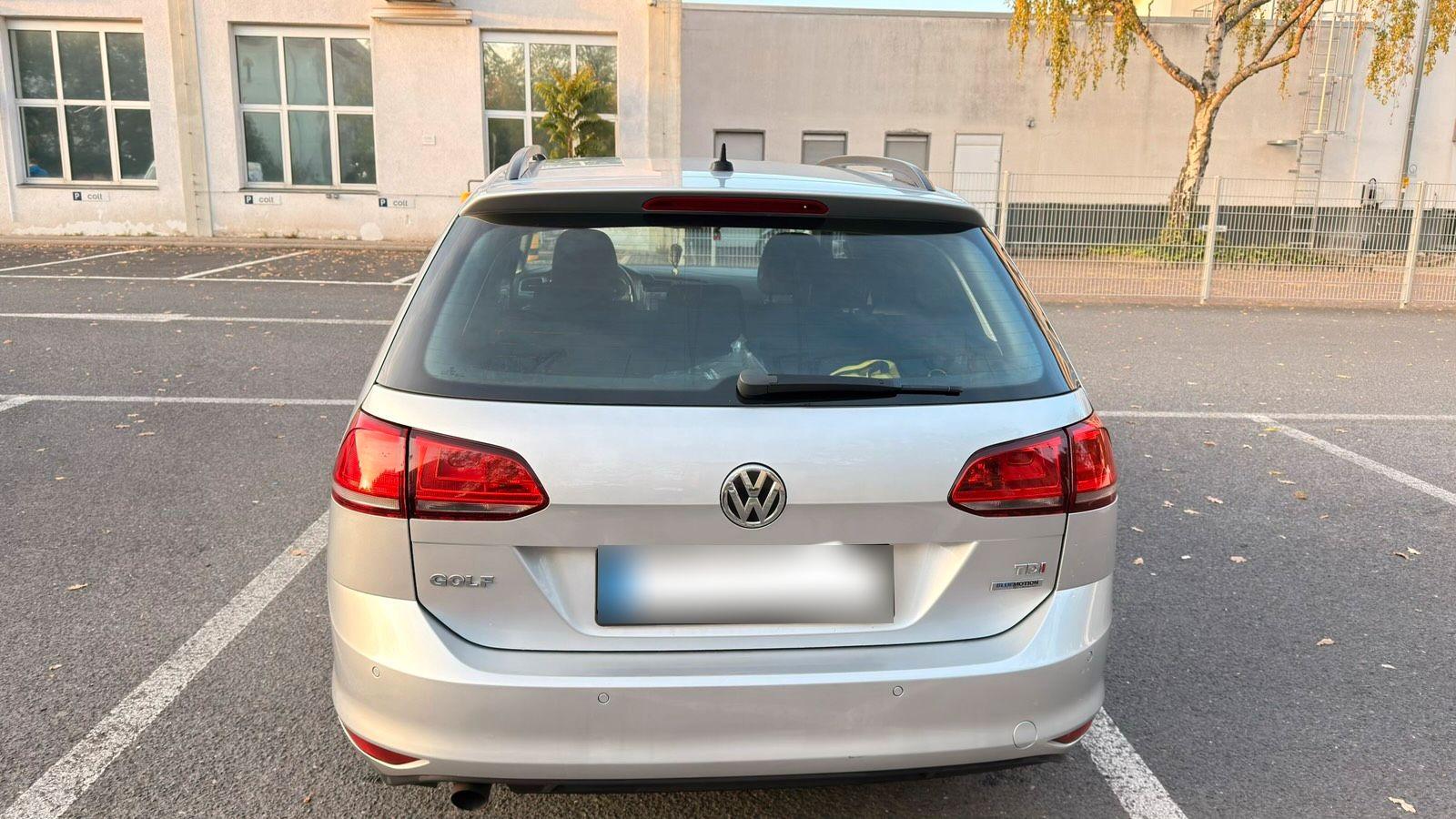 Volkswagen Golf 2013 — rear view