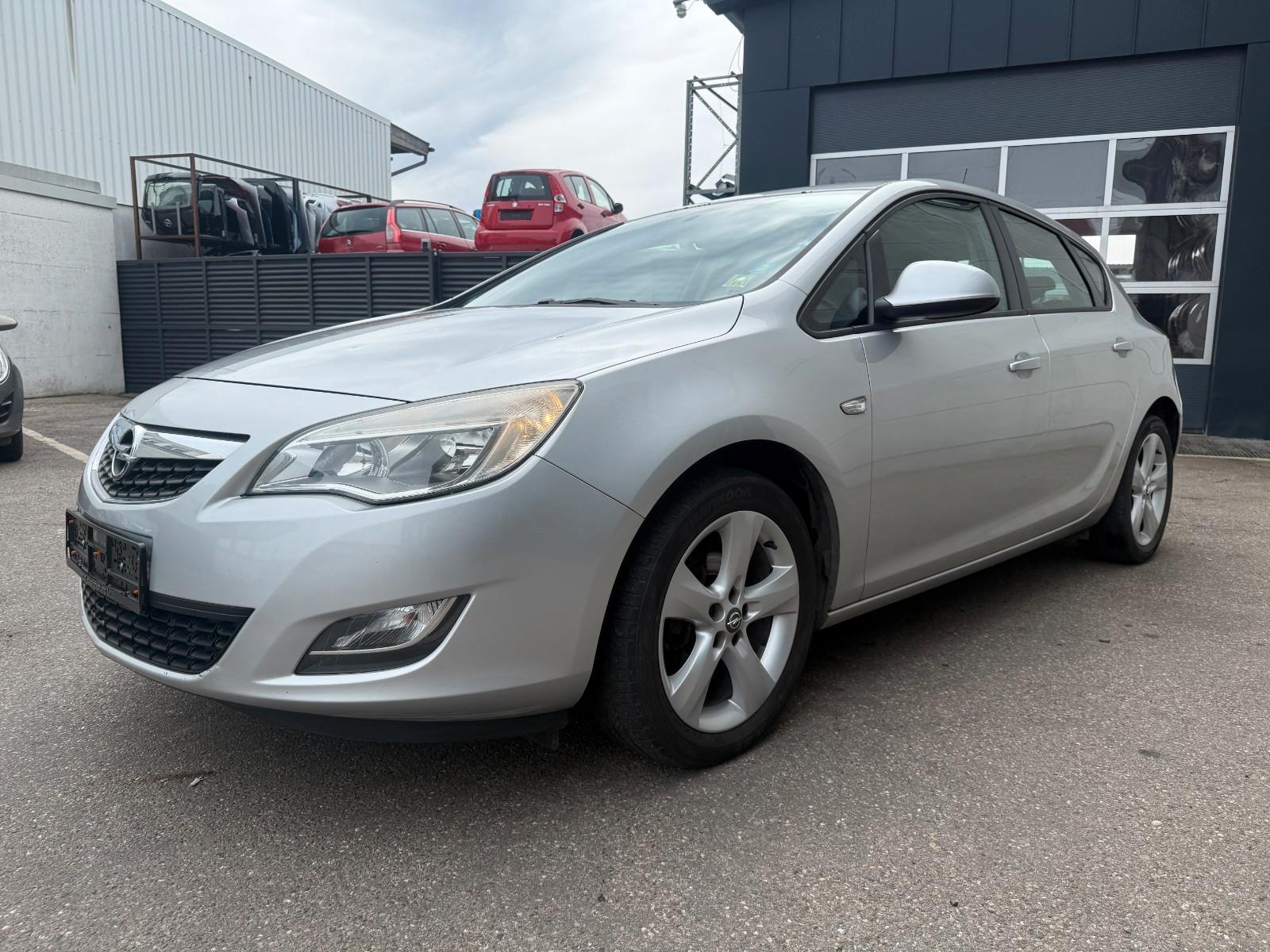 Opel Astra J Lim. 5-trg. Edition