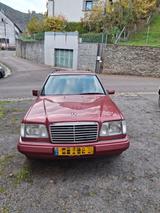 Mercedes-Benz E 220  - Mercedes-Benz E 220 mit Benzin-Antrieb: Kombi