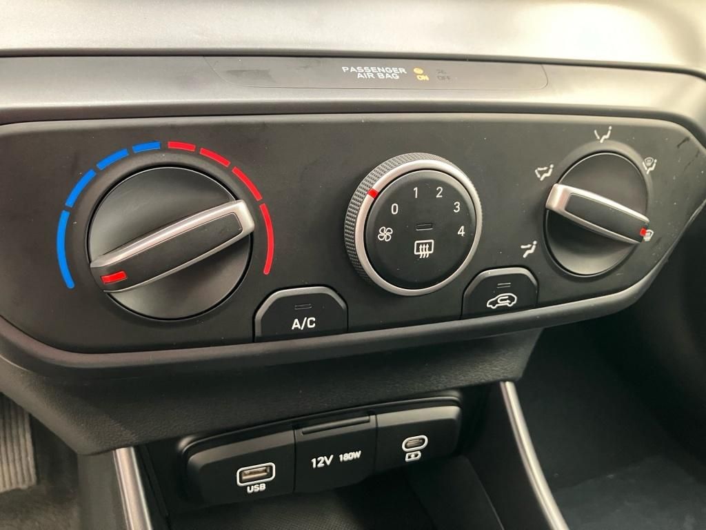 Fahrzeugabbildung Hyundai i20 1.2 5-MT Select Navi SpurH KAM PDC
