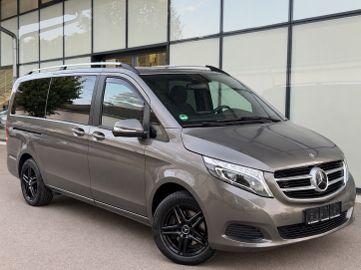 Mercedes V 220 - 2