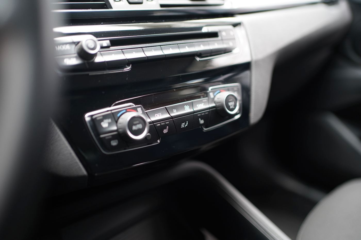 Fahrzeugabbildung BMW X1 20i Advantage +Navi+Parkassist+DrivingAssist+