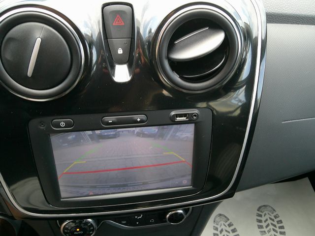 Dacia Sandero II Stepway Celebration 1 Hand