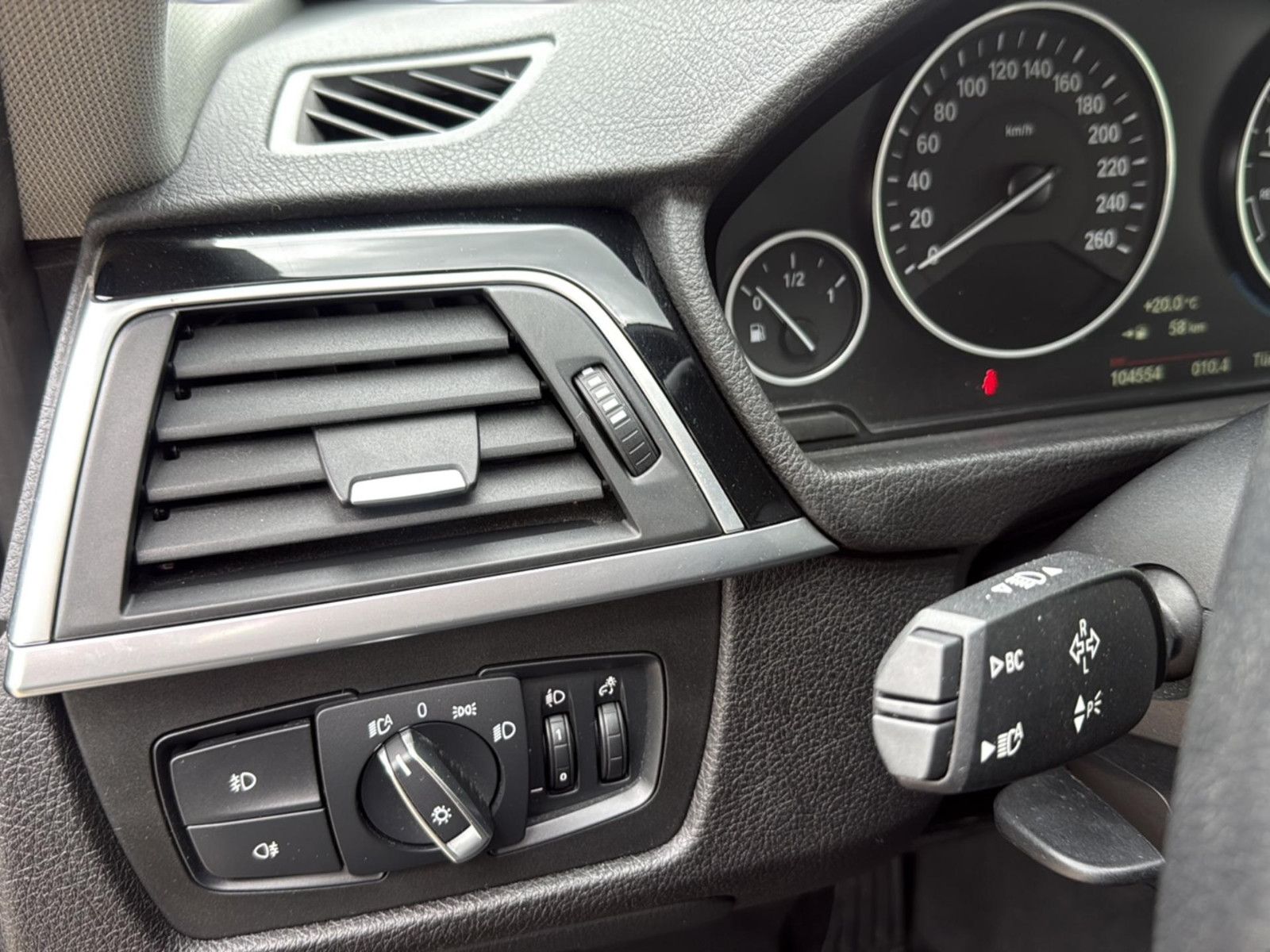 Fahrzeugabbildung BMW 320 i Touring/ unfallfrei