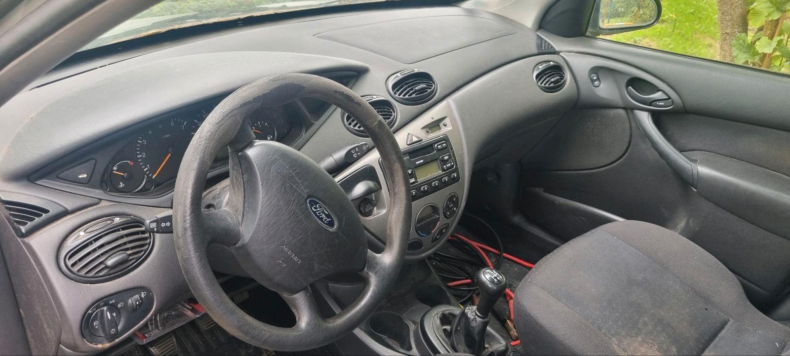 Ford Focus 2004 — вигляд ззаду