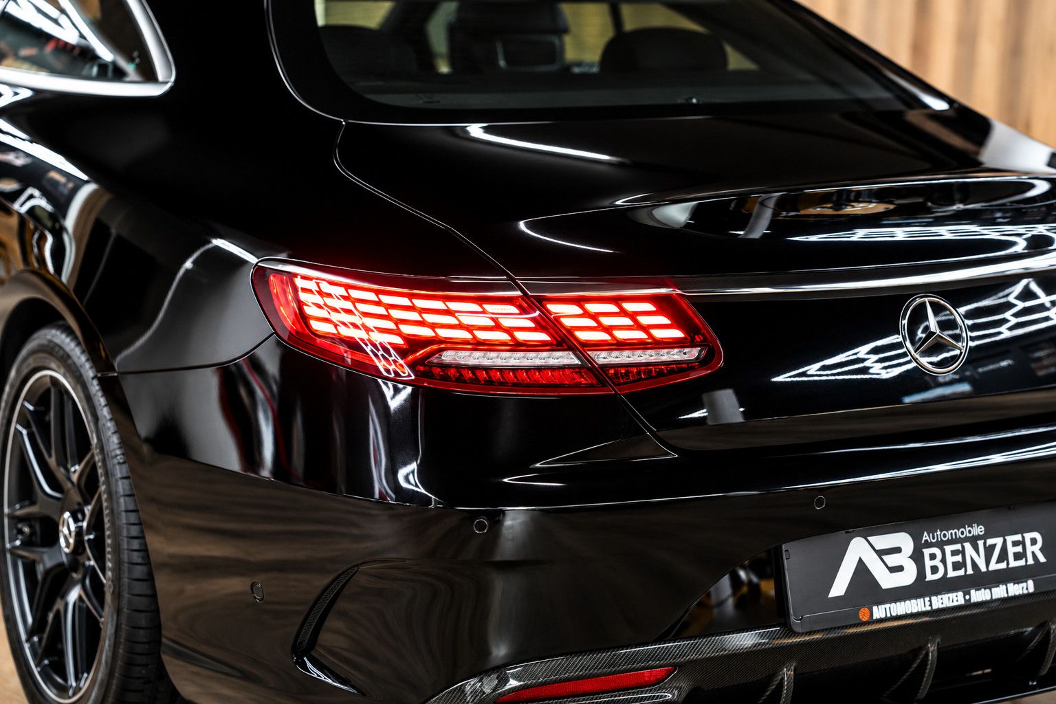 Fahrzeugabbildung Mercedes-Benz S S 63 AMG 4Matic *Pano*Designo*Ambiente*Carbon*