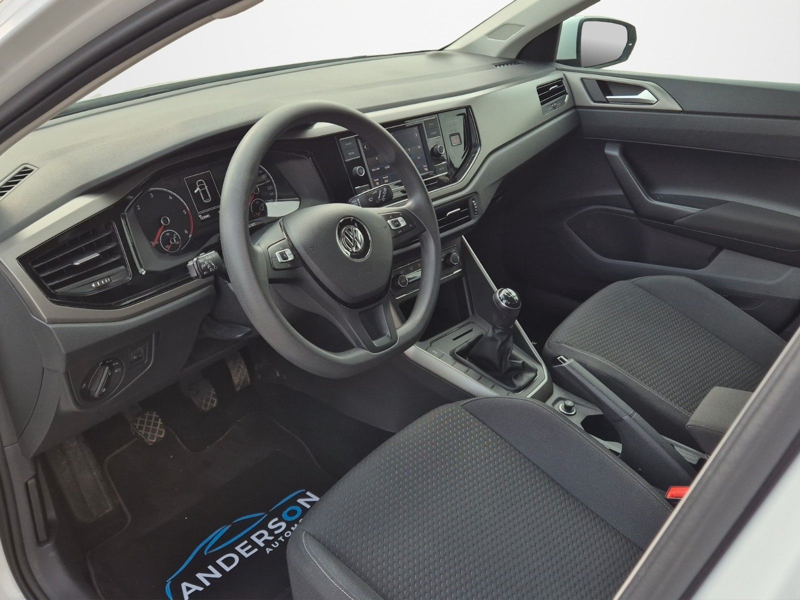 Fahrzeugabbildung Volkswagen POLO 1.6 TDI COMFORT KLIMAAUT ALLWETTER