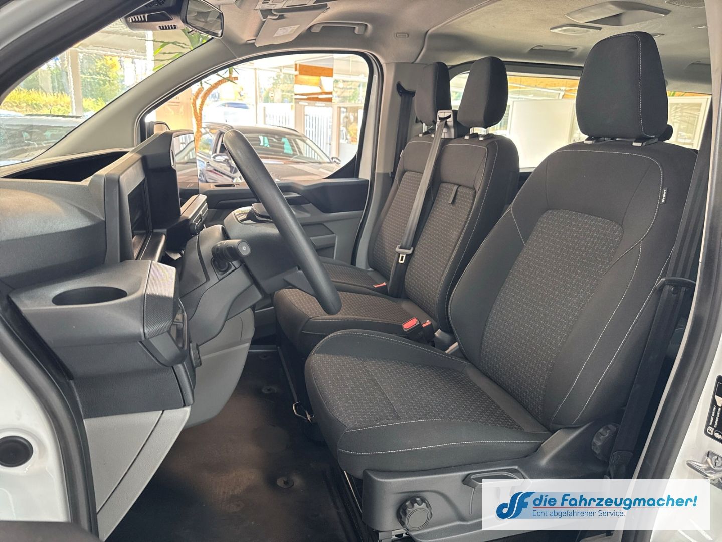 Fahrzeugabbildung Ford Transit Custom Kombi 320 L2 FWD Trend Navi LED K