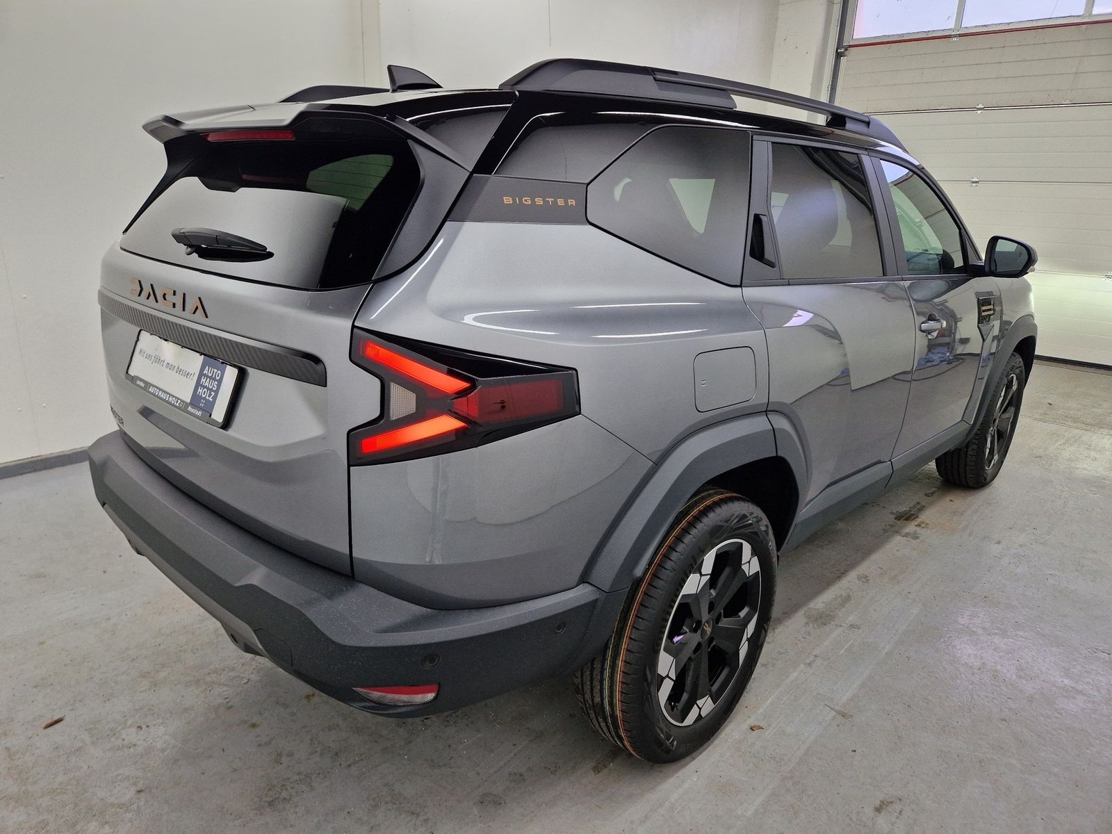 DACIA Bigster Extreme Hybrid 155 Zweifarblackierung – Bild 4