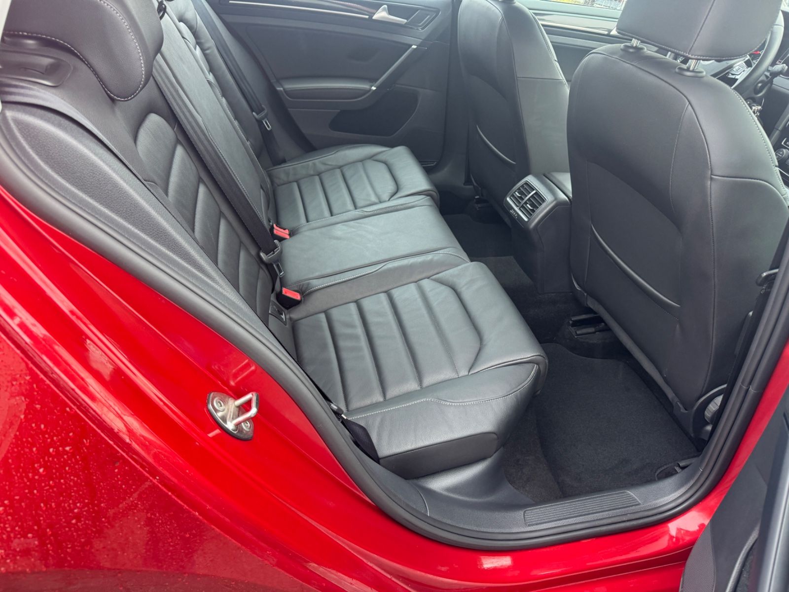 Fahrzeugabbildung Volkswagen Golf VII Lim. Highline BMT Leder+Bluetooth+Xenon