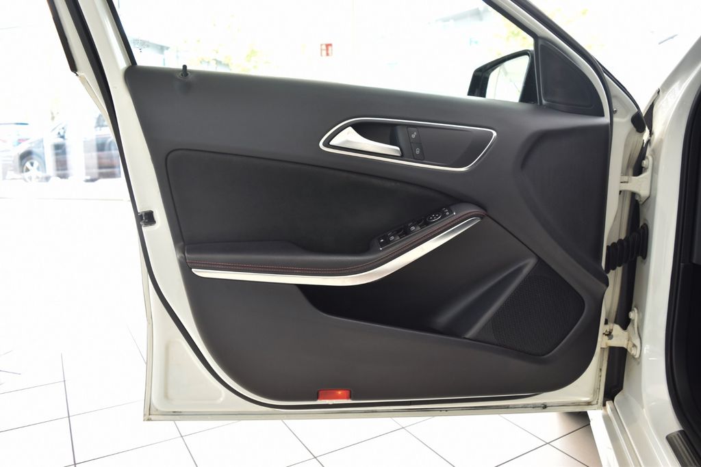 MERCEDES-BENZ A 250 Sport~AMG~Automatik~Navi~Business~LED MERCEDES-BENZ A 250 Sport~AMG~Automatik~Navi~Business~LED