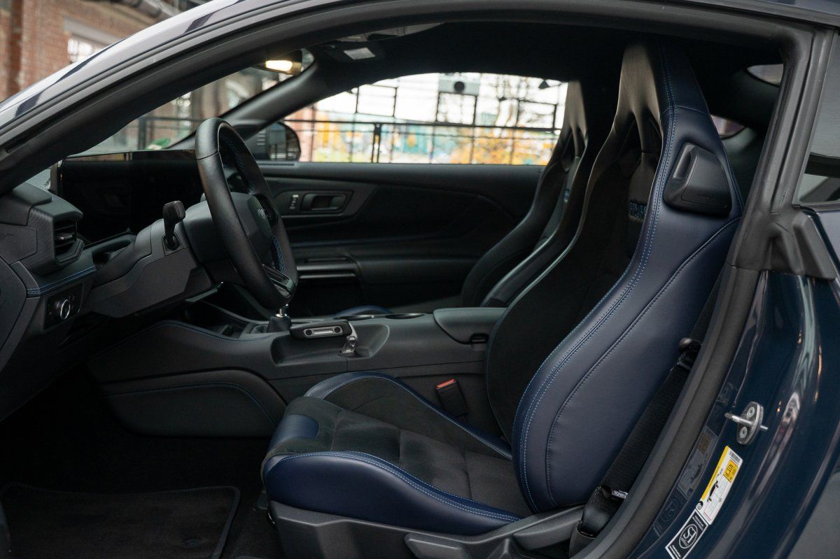 Ford Mustang (MUSTANG Dark Horse RECARO/Spoiler groß/1.Hand/CO)