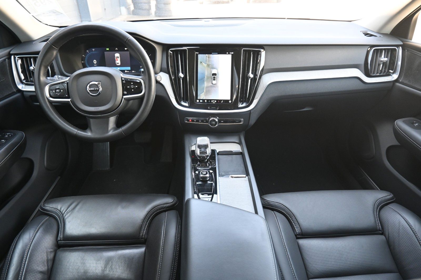 Fahrzeugabbildung Volvo V60 B4  Diesel Plus Dark *H&K*LED*360*LED*FSHZG