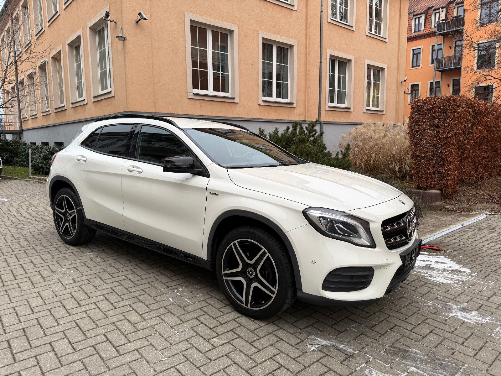MERCEDES-BENZ GLA 200 AMG-Line/Night/LED/Kamera