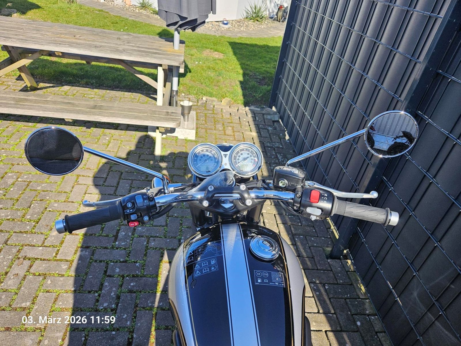 Fahrzeugabbildung Triumph Bonneville T120 Icon Edition
