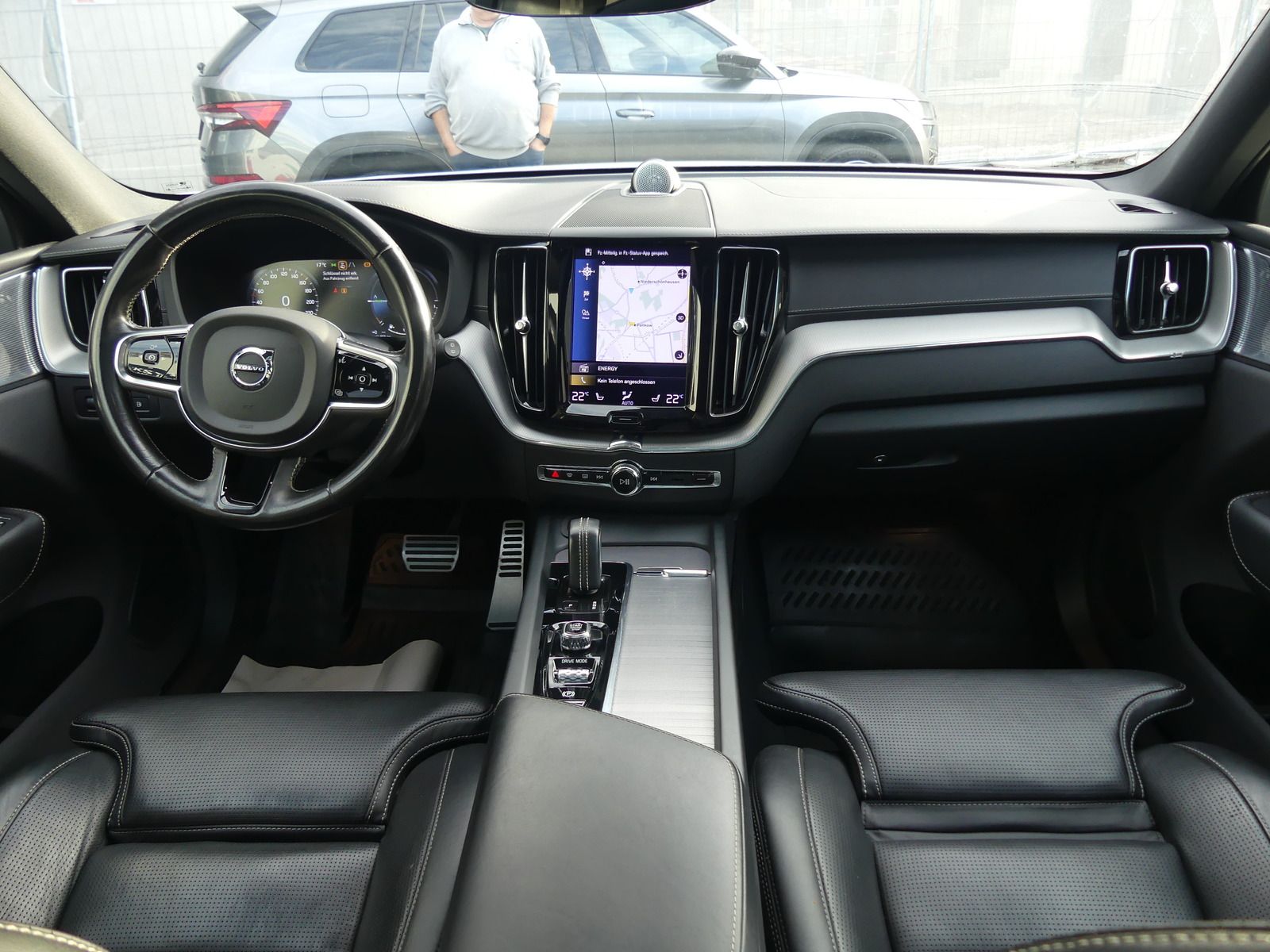 Volvo XC 60 R Design Plug-In MASSAGE/HUD/PANO/STDHZ imagem 3