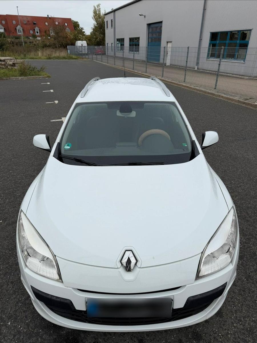 Renault Megane 2011 — photo 15