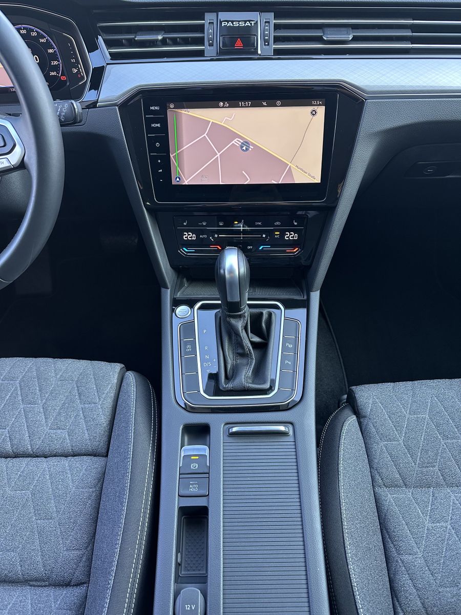 Fahrzeugabbildung Volkswagen Passat Variant Business NAV+IQ-LIGHT+DIGDISPLAY