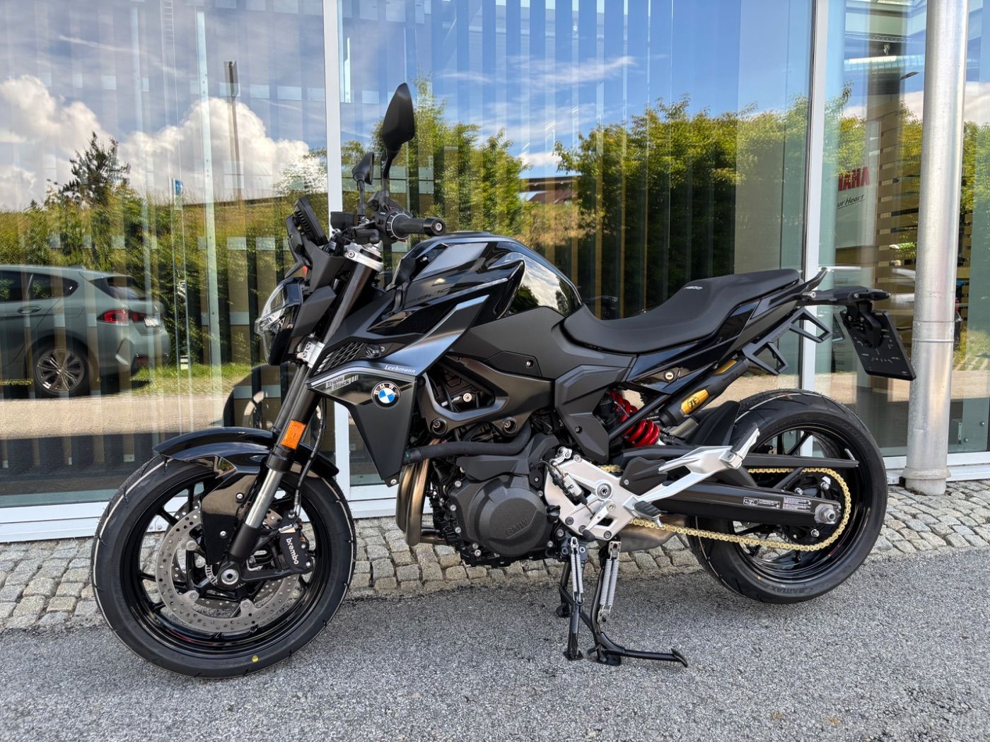 Fahrzeugabbildung BMW F 900 R Triple Black 4 Pakete