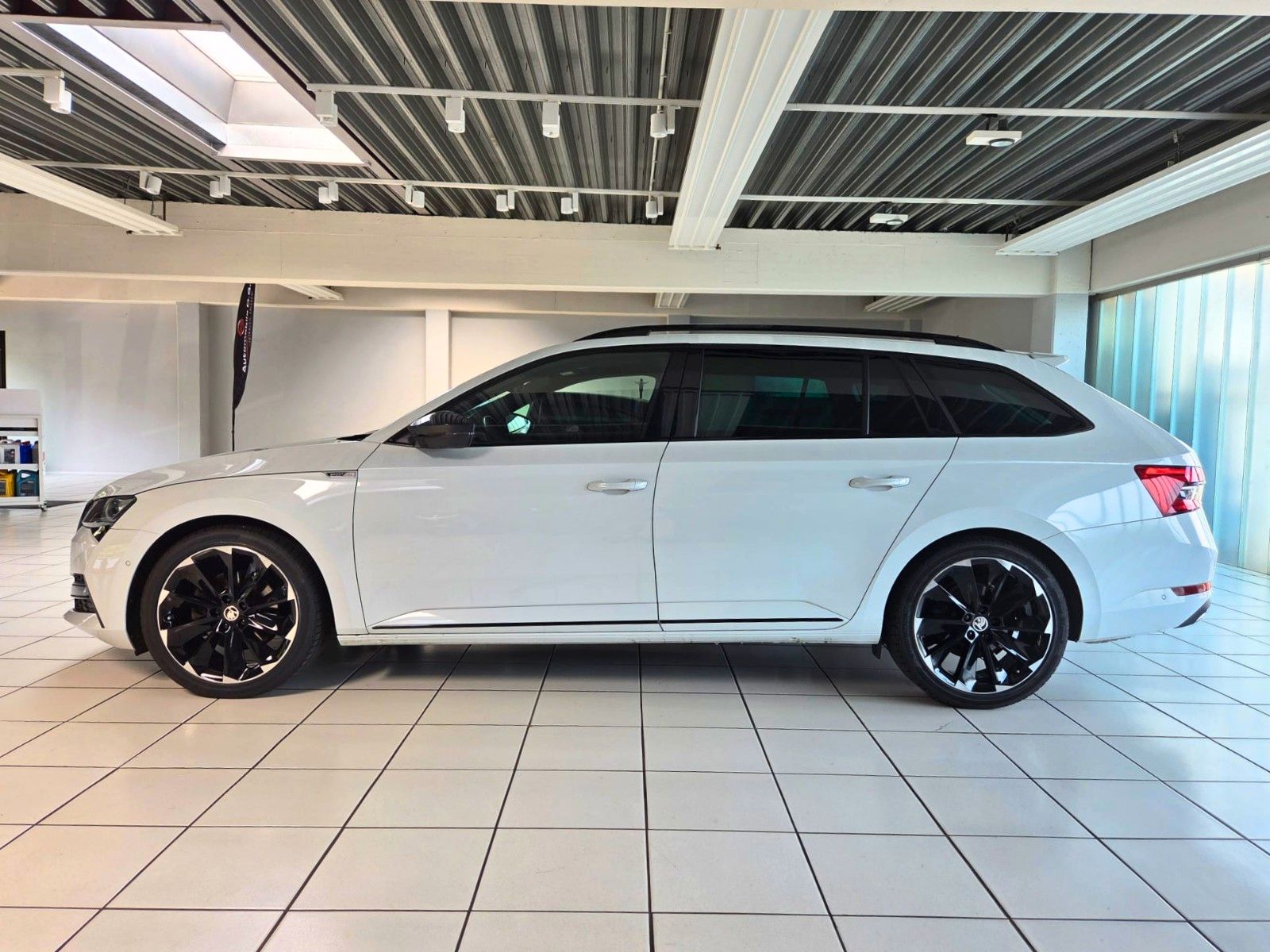SKODA Superb — zdjęcie 8
