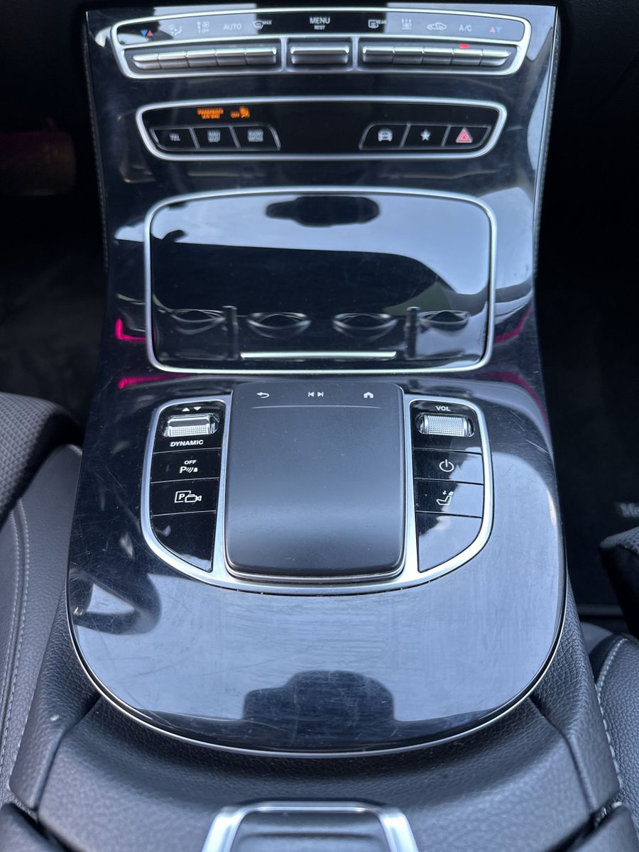 Fahrzeugabbildung Mercedes-Benz E 300de T Avantgarde NAV+LED+KAM+WIDE+CARPLAY+PP
