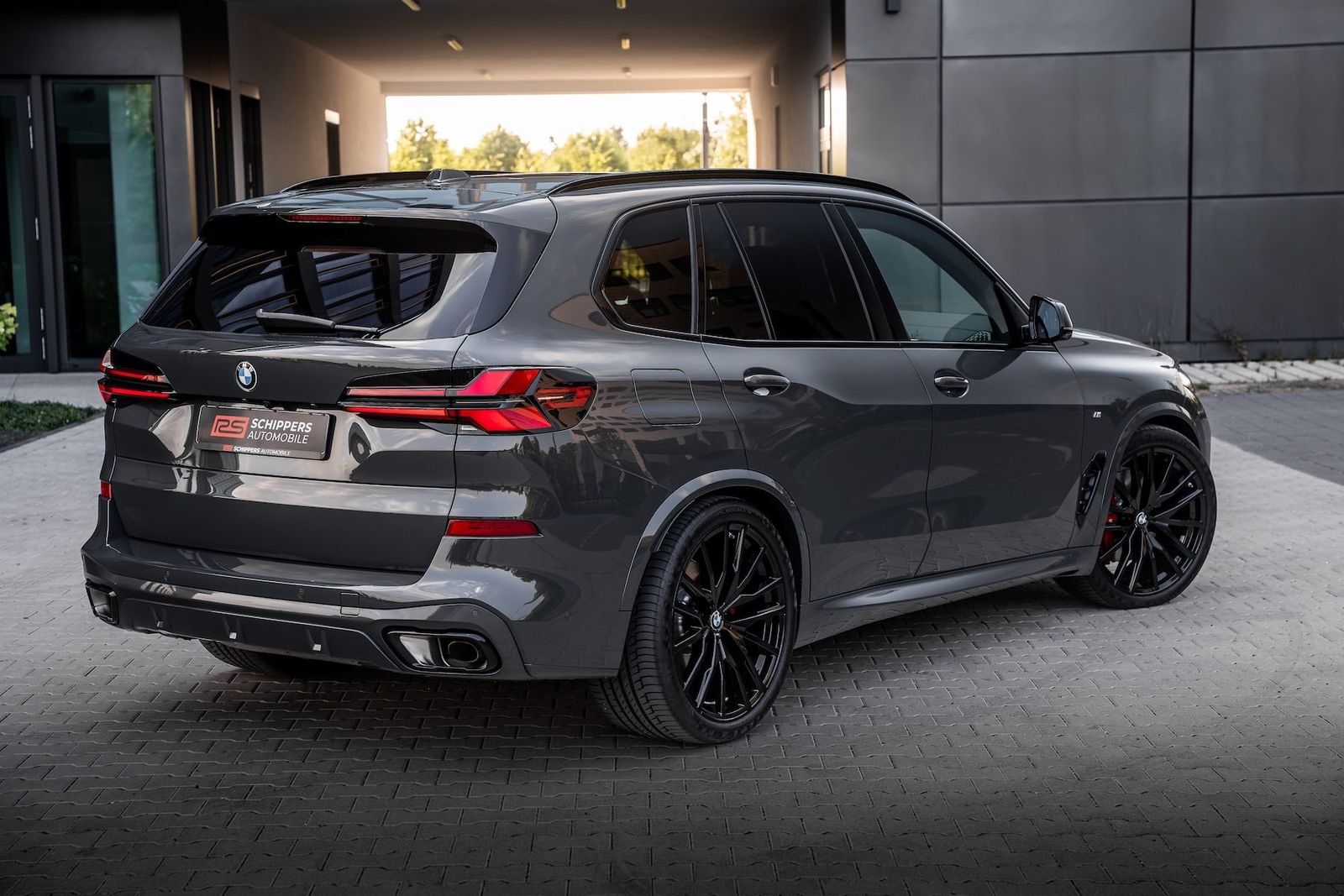 Fahrzeugabbildung BMW X5 40d xD M-SPORT PRO|AHK|ICONIC|MASSAGE|LUFT
