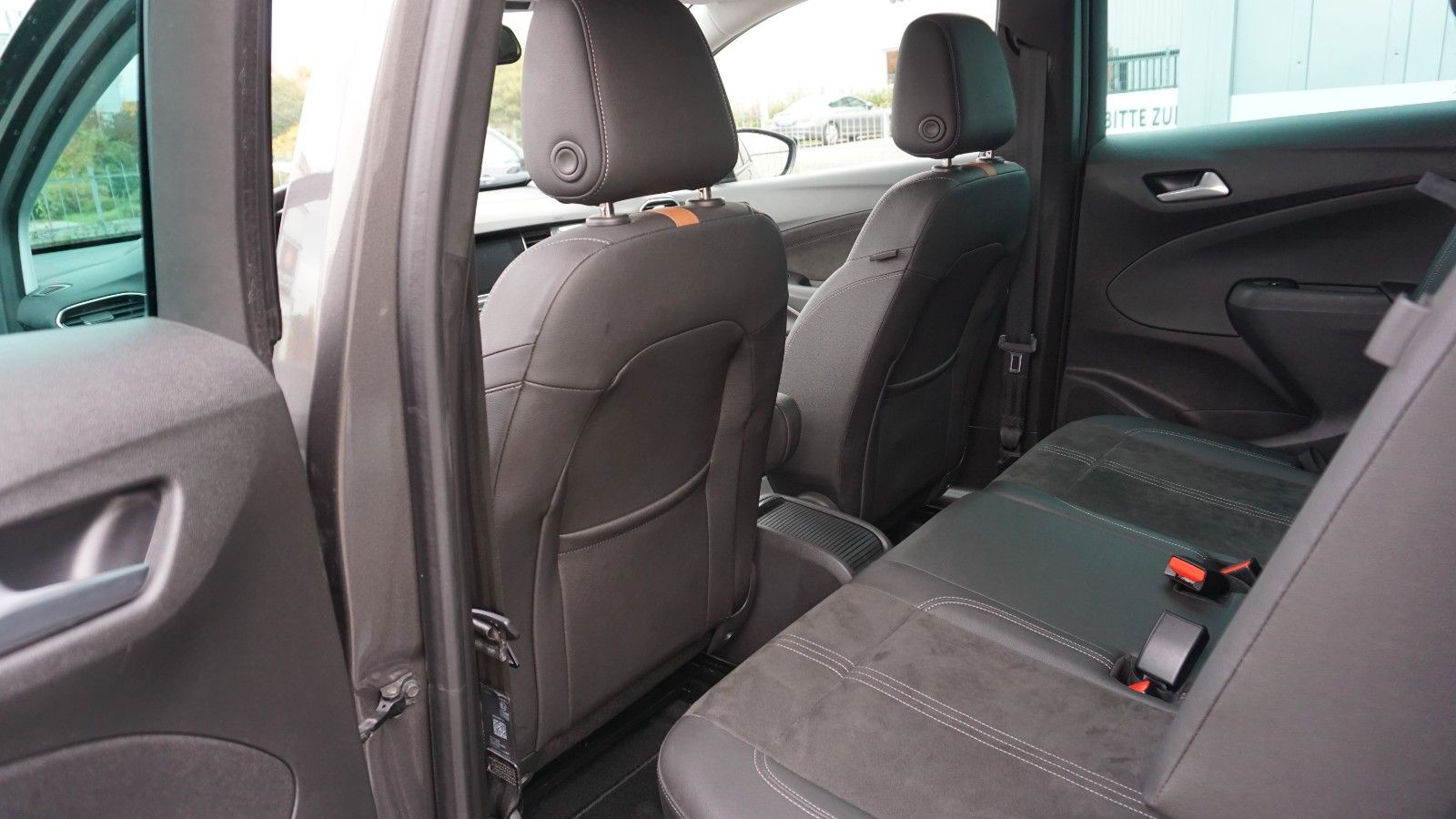 Fahrzeugabbildung Opel Crossland (X) Ultimate, Head Up, Navi, Leder