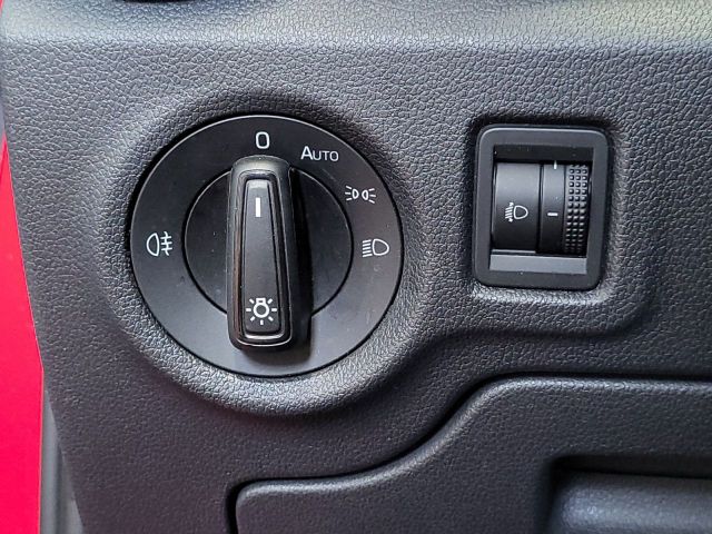 Fabia 1.0 MPI Essence ParkPilot Klima Bluetooth