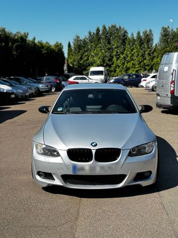 BMW 320i Cabrio. TÜV neu. Verdeck öffnet n...