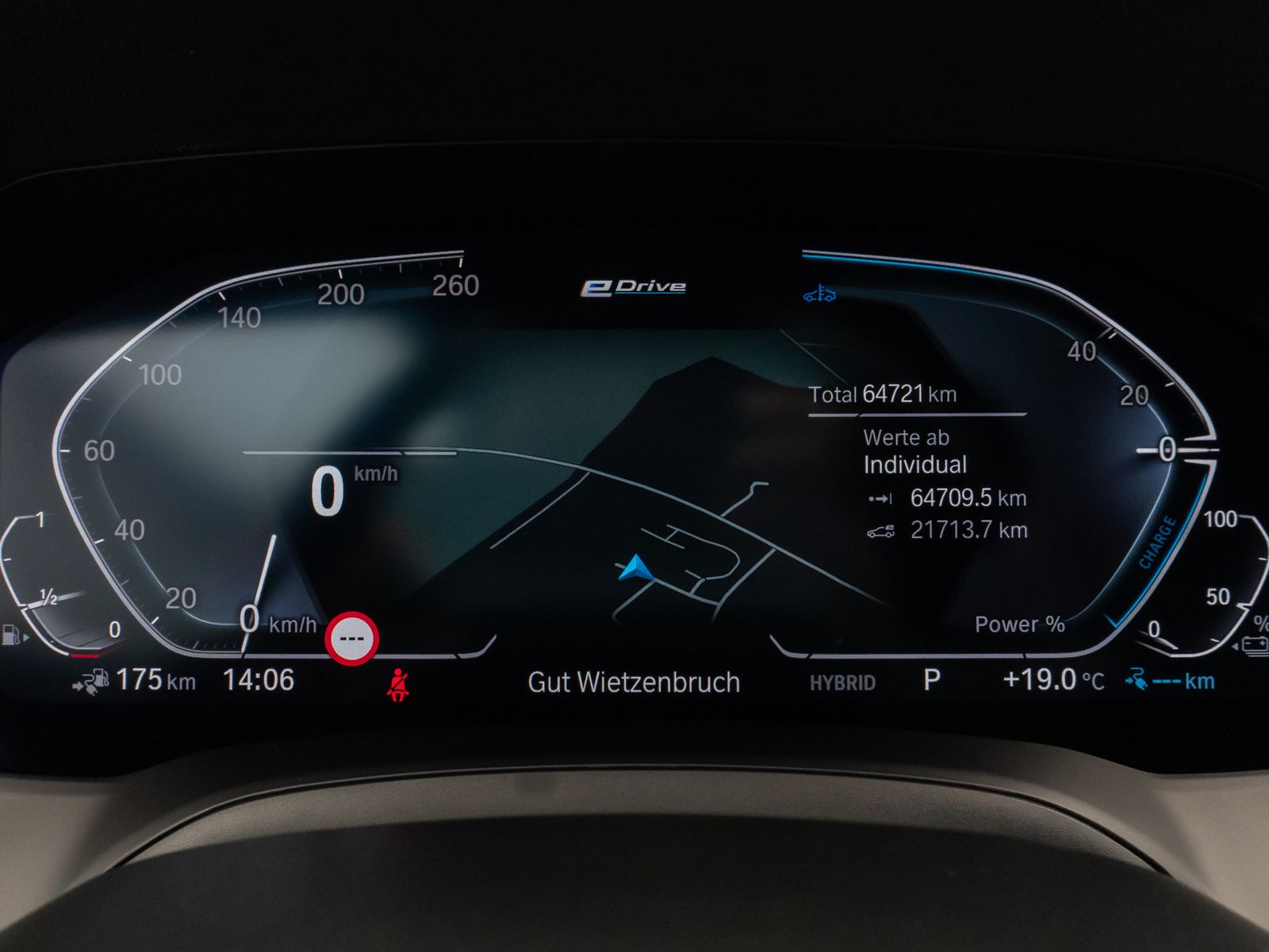 Fahrzeugabbildung BMW 330e xD SportLine Laser HUD DAB HiFi Komfort PDC