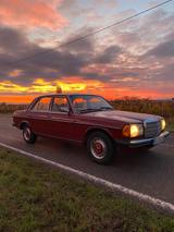 Mercedes-Benz Mercedes W123 200D - Mercedes-Benz 200: 200d W123
