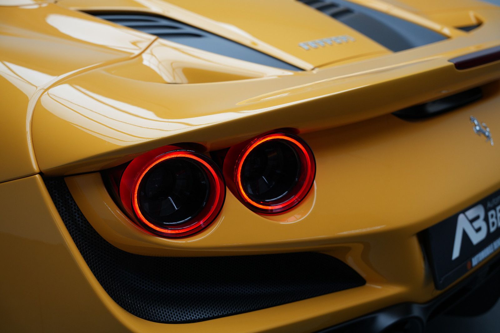 Fahrzeugabbildung Ferrari F8 Spider Giallo Modena *Lift*Carbon*Kamera*