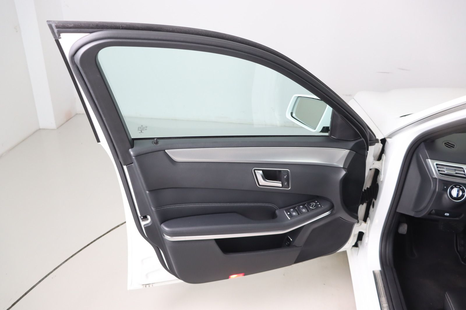 Fahrzeugabbildung Mercedes-Benz E 200 BlueTEC * LED * Navi * HU 03.2028 Avantgar