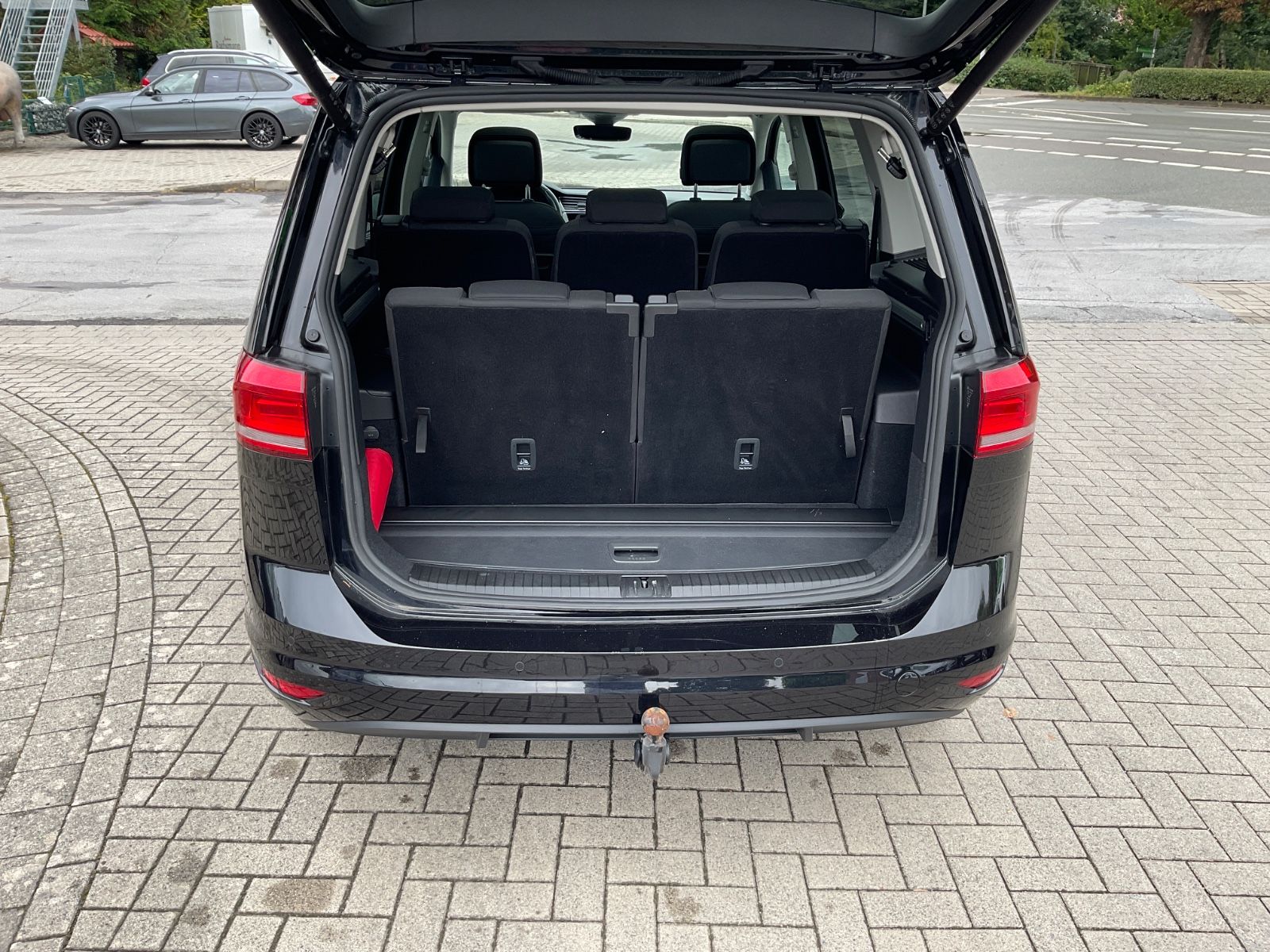 Fahrzeugabbildung Volkswagen Touran 1.5 TSI DSG,7 Sitze,AHK,Standheizung,Pano