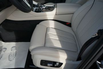 Fahrzeugabbildung BMW X6 xDrive 40 d M Sport Pano Sky*B&W*NETTO EXPORT