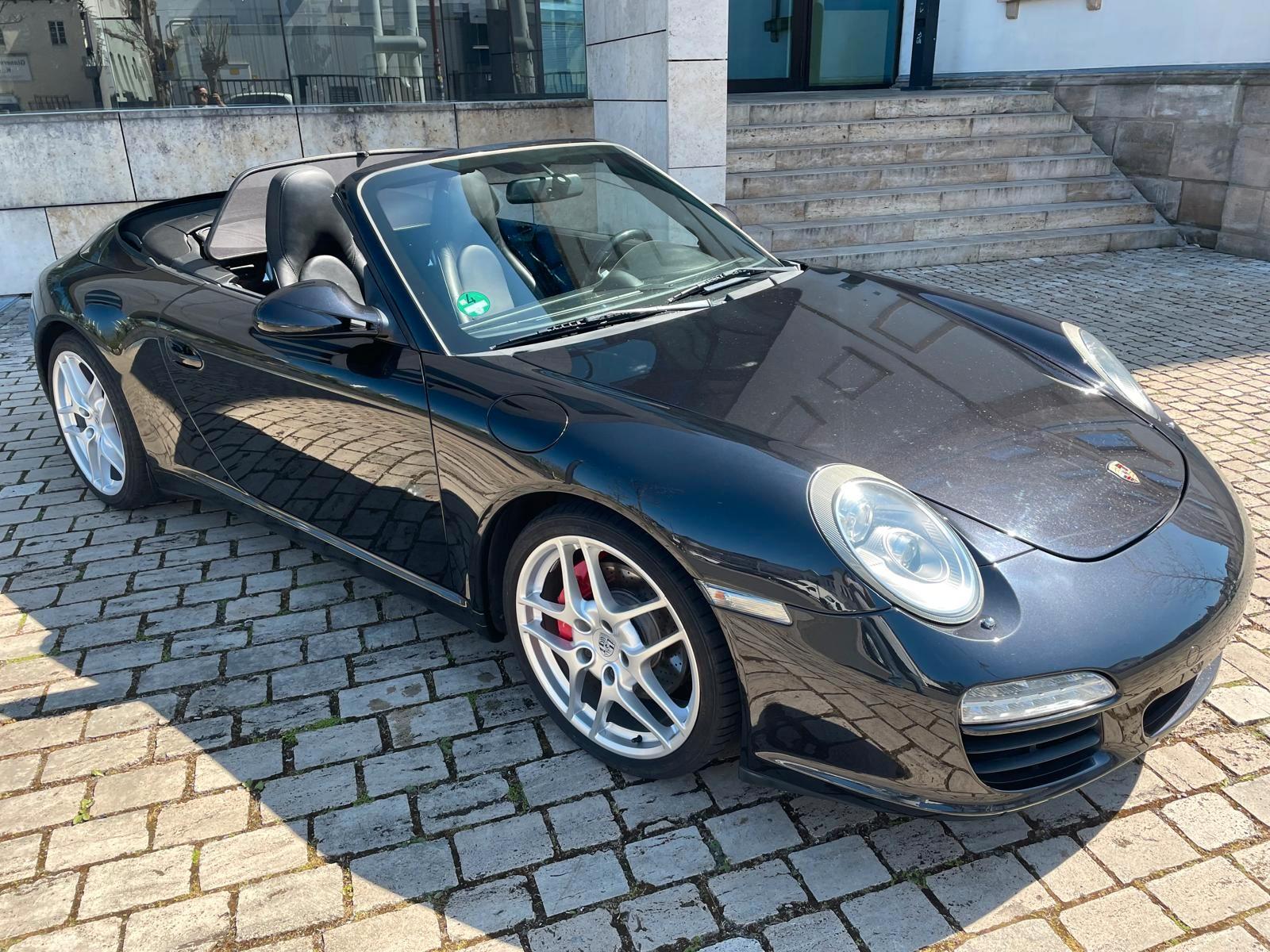 Porsche 911 Carrera S Cabrio / CHRONO / XENON / NAVI