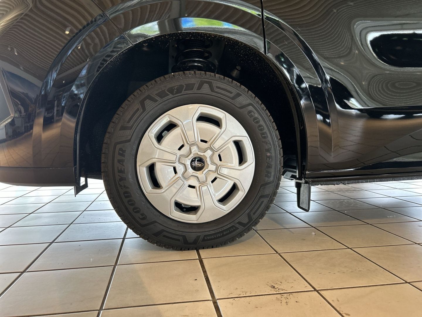 Fahrzeugabbildung Ford Transit Custom Kombi 320L2 Trend 2.0 EcoBlue Nav