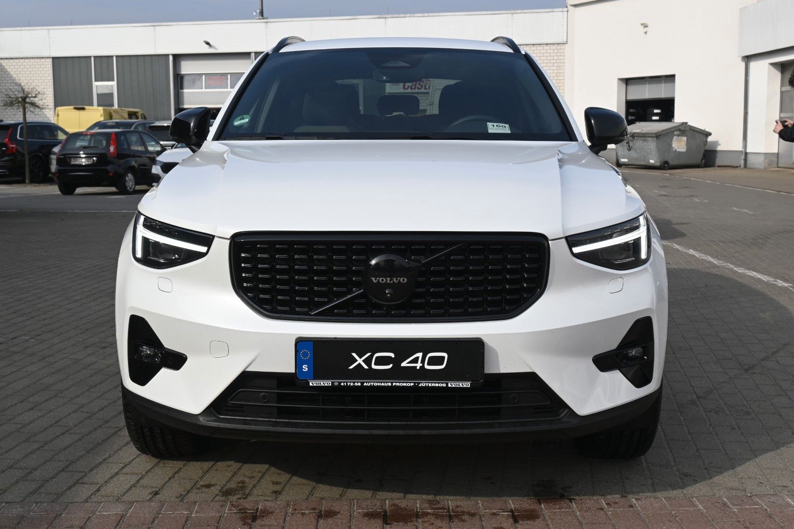 Fahrzeugabbildung Volvo XC40 B3 DKG Plus Black Edition*FSHZG*360*H&K*ACC