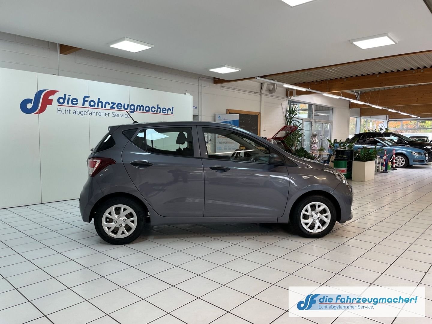 Fahrzeugabbildung Hyundai i10 Classic 1.0 Klima teilb.Rücksb AUX MP3 met.