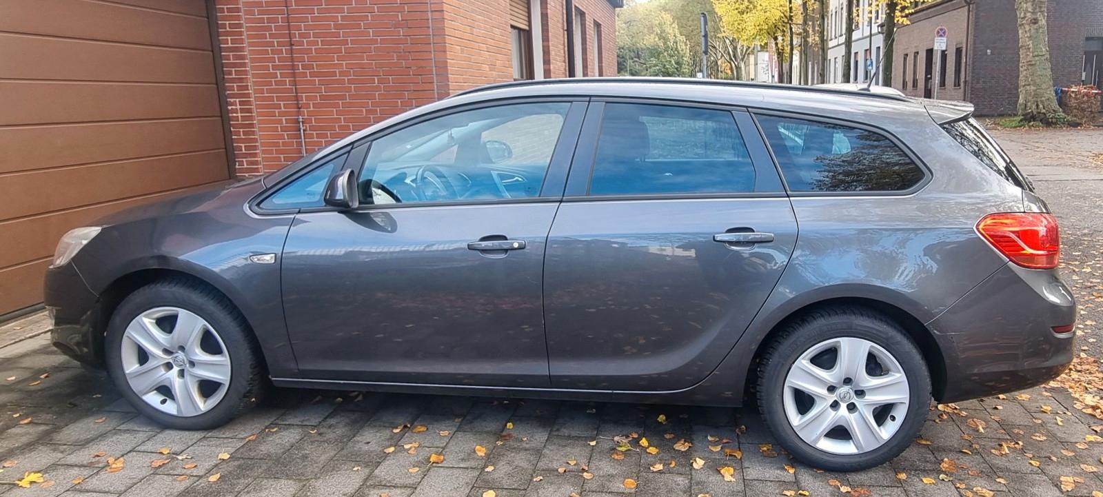 Opel Astra 2012 — photo 7