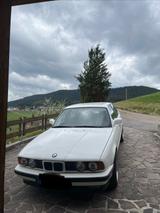 BMW 520i - BMW 520 Oldtimer mit Benzin-Antrieb