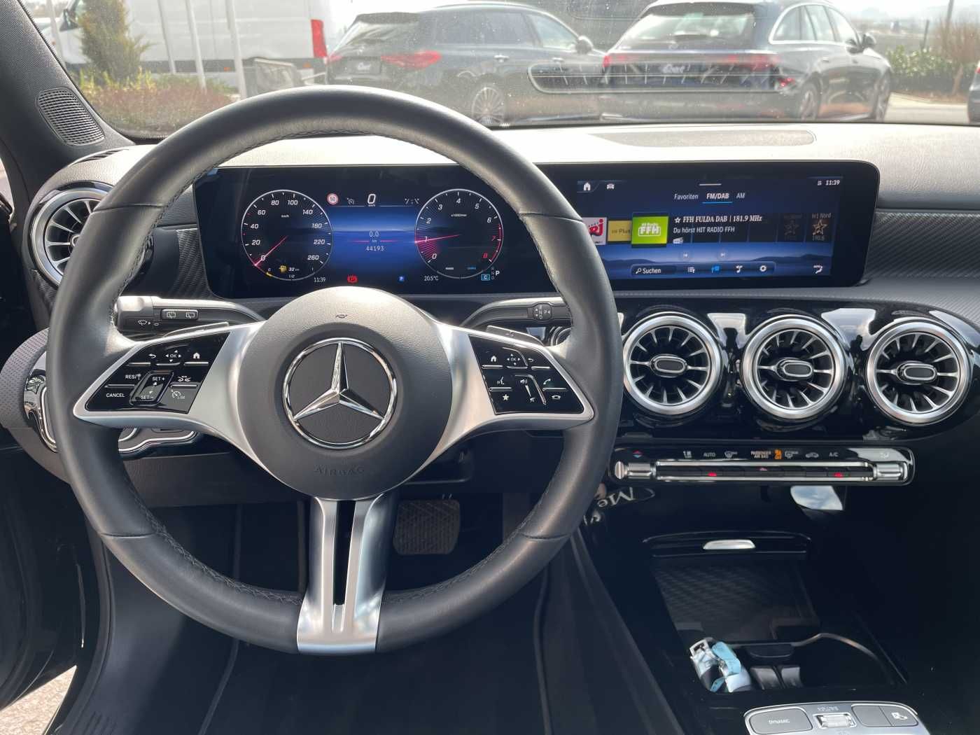 Fahrzeugabbildung Mercedes-Benz A 200 Progressive Pano+R-Kamera+LED+ MBUX+Lenkra