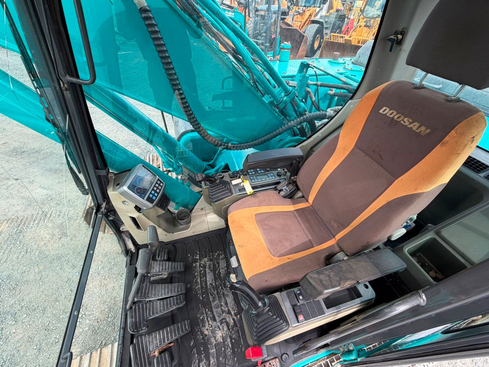 Fahrzeugabbildung Doosan DX 255 LC Kettenbagger