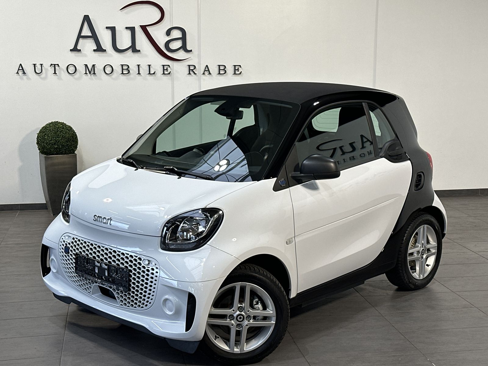 Fahrzeugabbildung Smart ForTwo EQ Coupé CARPLAY+TEMPOMAT+DAB-RADIO+1HD